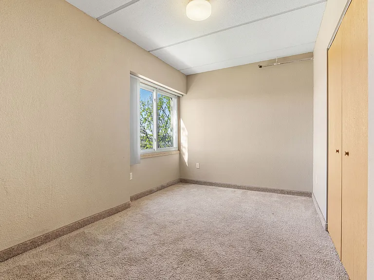 E Street Flats - Student Housing — Photo 66