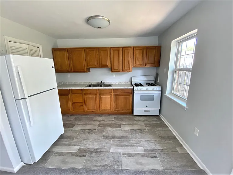 407 Moss Hill Ln — Photo 4