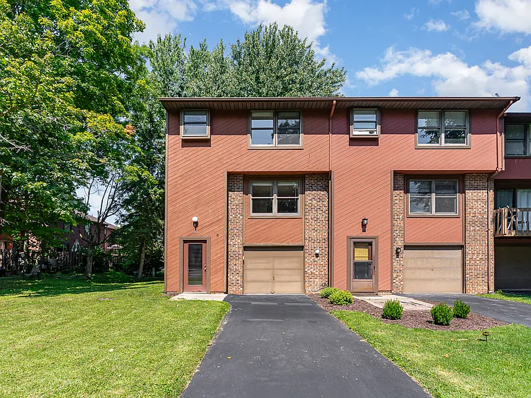 20 Garrison Dr — Photo 2