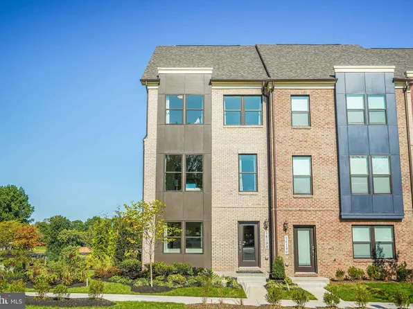 2126 Acadia Rd, Herndon, VA 20170