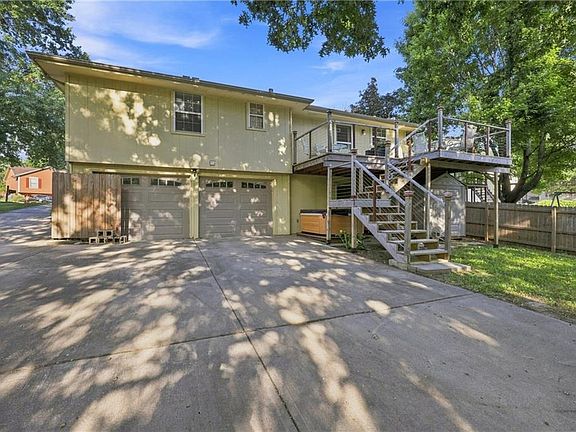 4th image of 3204 SE 5th Ct