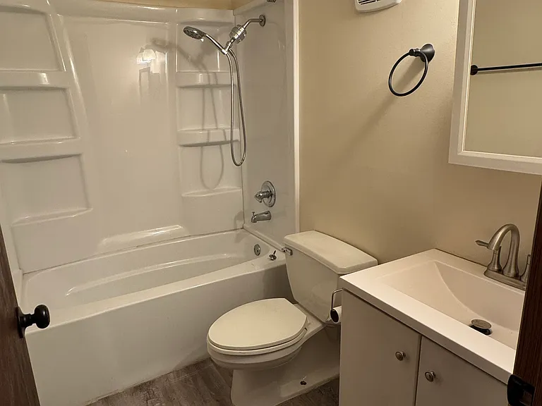 375 Commanche Dr #2 — Photo 4