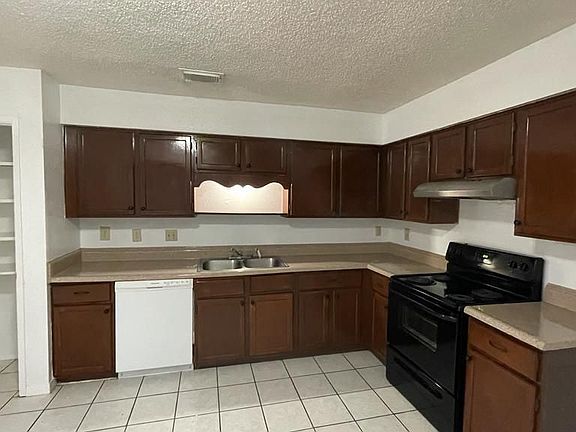 4th image of 7431 La Place Dr