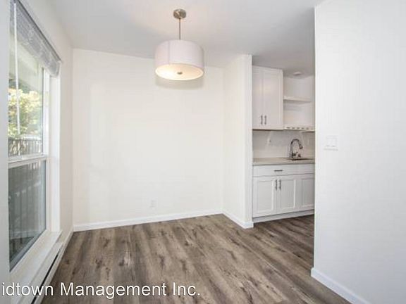 3rd image of 285 College Ave #11770593