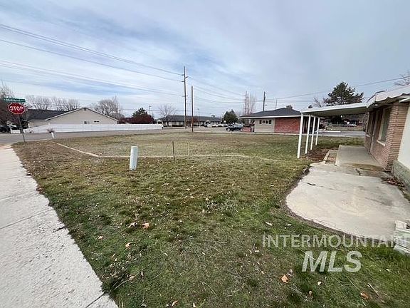 4th image of 914 W Roberts Ave