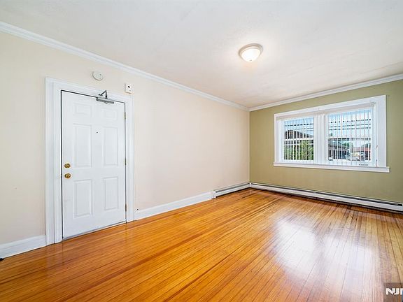 5th image of 82 Hackensack St APT 3