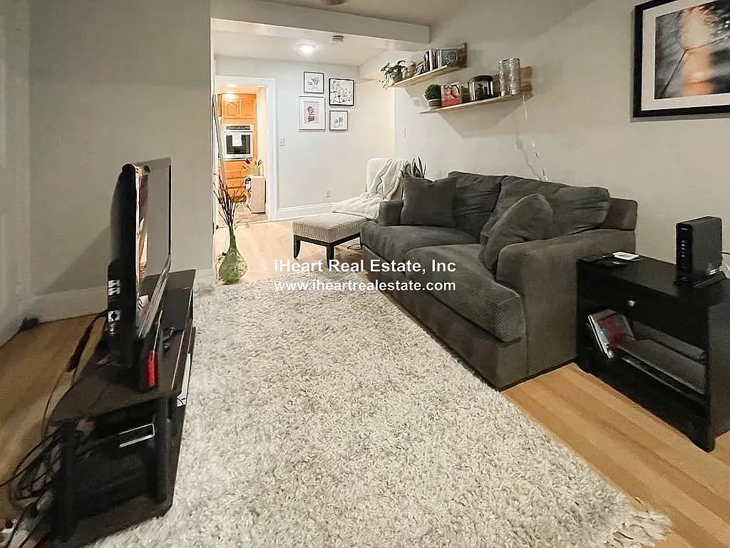 1 bed, 1.0 bath, $3,200 — Photo 3