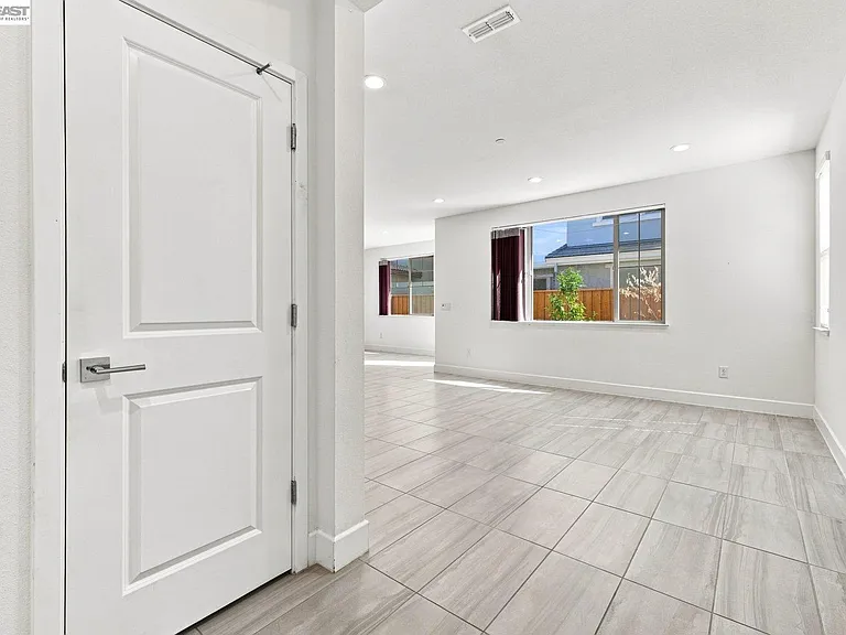 33 W Roccolino Ln — Photo 8