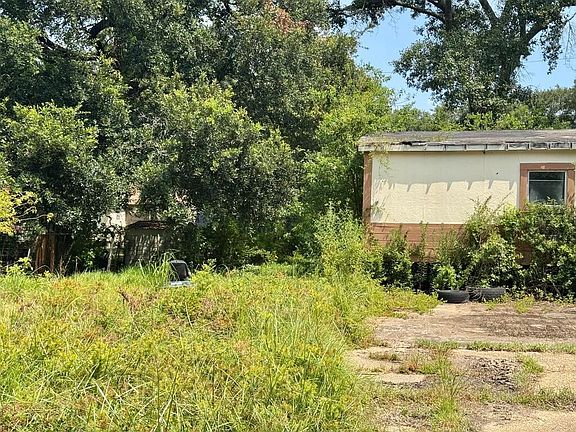 3rd image of 10159 Pecan Ln