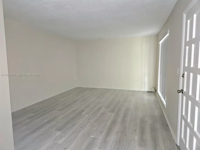 10784 N Kendall Dr #D4 — Photo 5