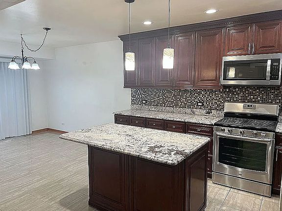 4th image of 9065 W Oaks Ave