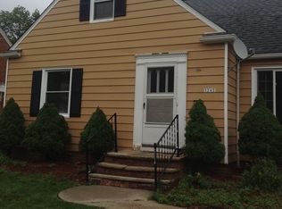 1243 Churchill Rd, Lyndhurst, OH 44124