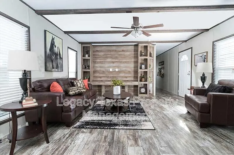 3 bed, 2.0 bath, 1191 sqft, $1,350 — Photo 2