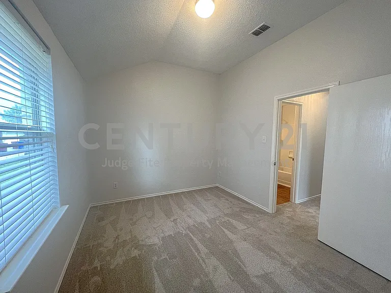 1616 Logan Dr — Photo 29