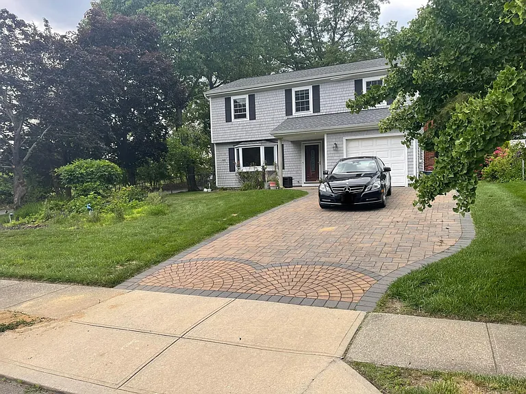 1 Sampson Ave — Photo 1