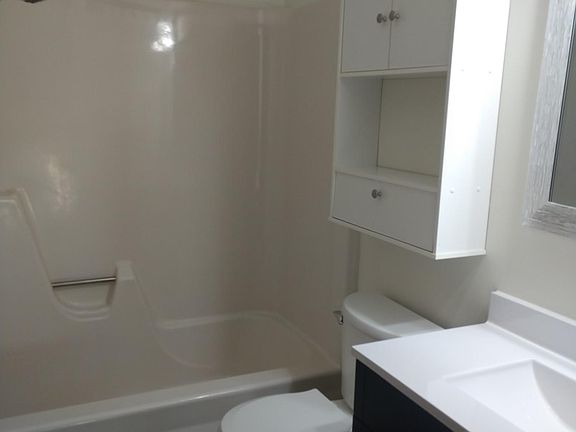 3rd image of 403 Mercury Ave