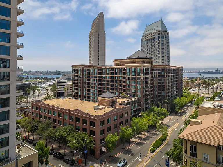 500 W Harbor Dr #1502 — Photo 30
