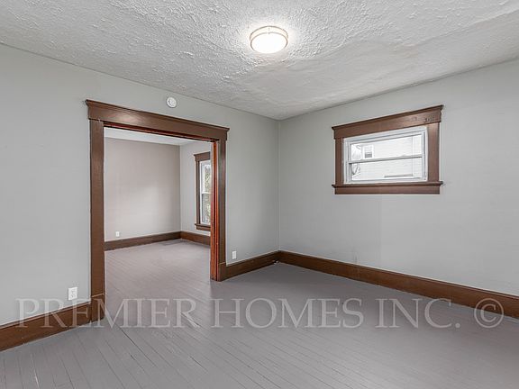 5th image of 604 Lawn Ave NW