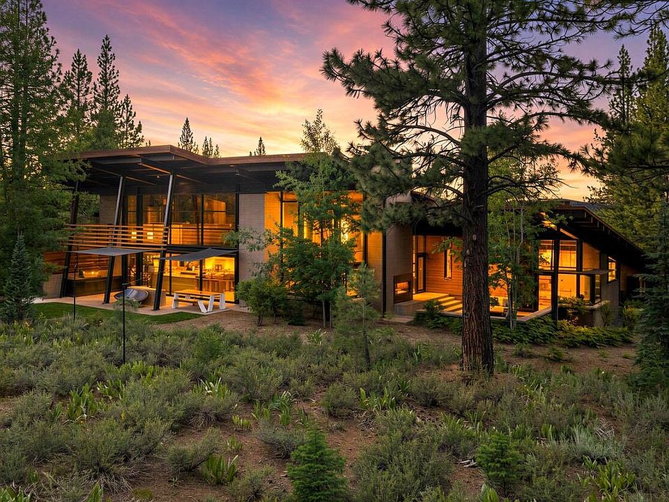 1st image of 9612 Dunsmuir Way