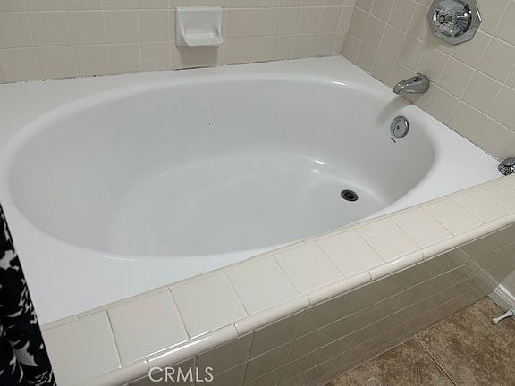 2nd image of 24 Tamarac Pl #24