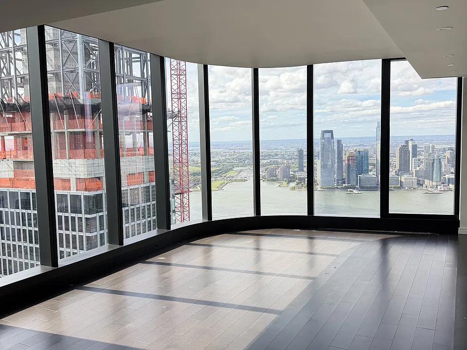 125 Greenwich St #77D