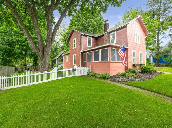 11 Washington Rd, Pittsford, NY 14534