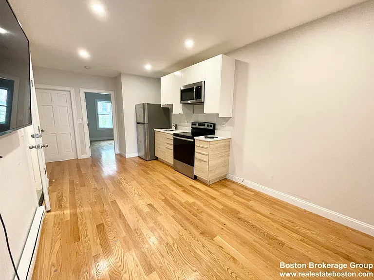 7 Warwick St #2 — Photo 3