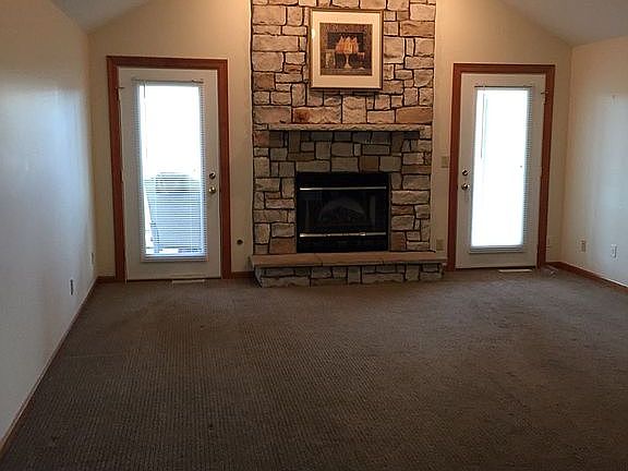 living room w/fireplace