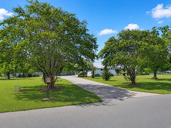 2nd image of 6811 Country View Ln