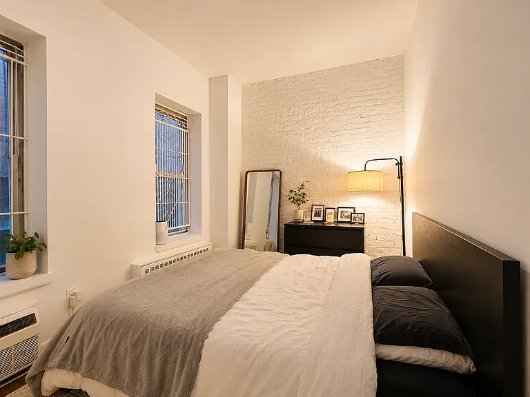 206 E 81st St #1B — Photo 3