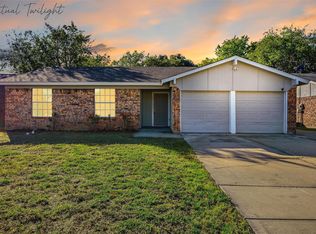 5608 Twin Oaks Dr, Haltom City, TX 76148