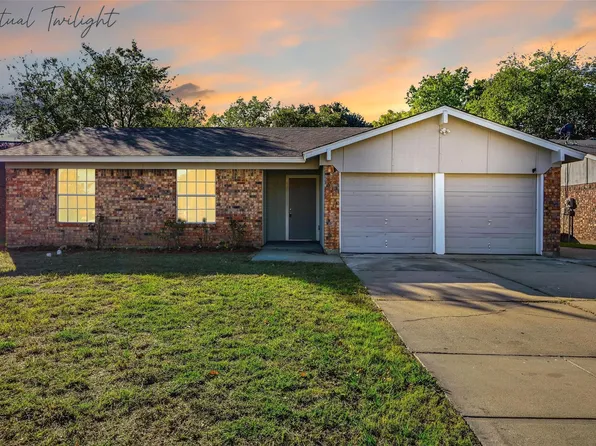 5608 Twin Oaks Dr, Haltom City, TX 76148