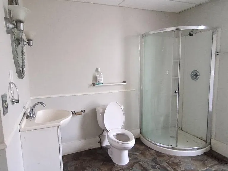 1117 NE Glendale Ave — Photo 3