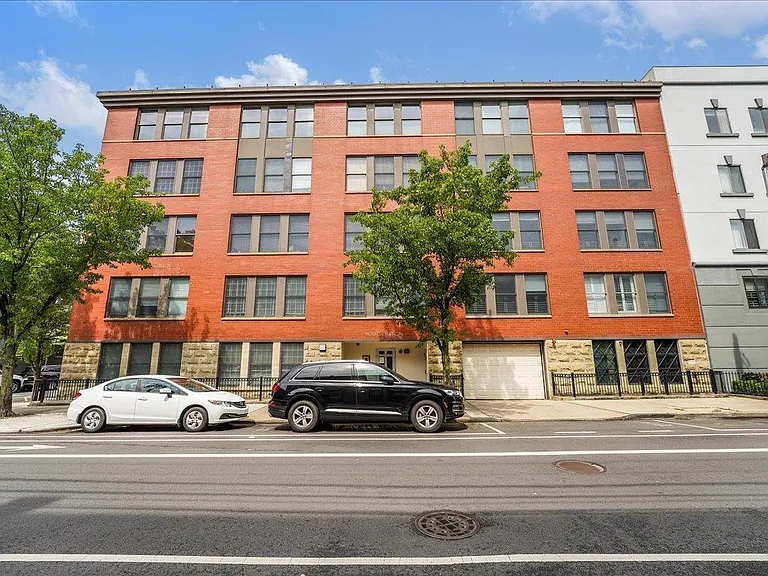 1100 Clinton St #101 — Photo 33