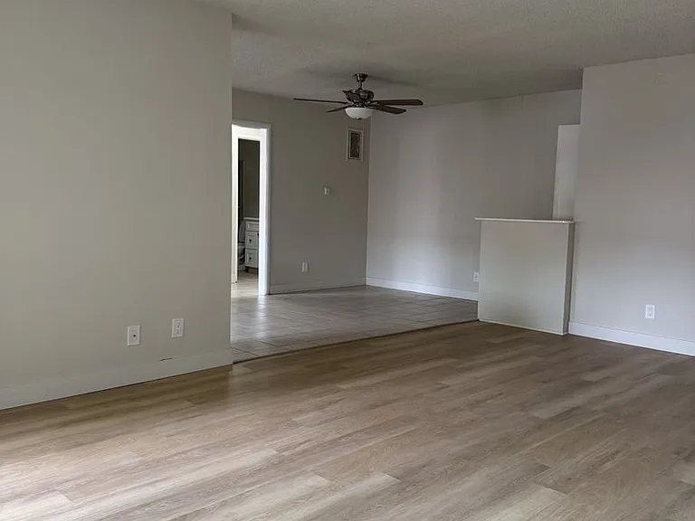 Maison De Michelle Apartments — Photo 12