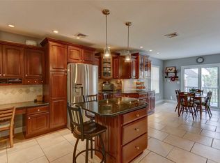 190 Beech St, Floral Park, NY 11001