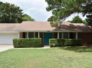 1608 Shadow Hill Dr, Fort Worth, TX 76112