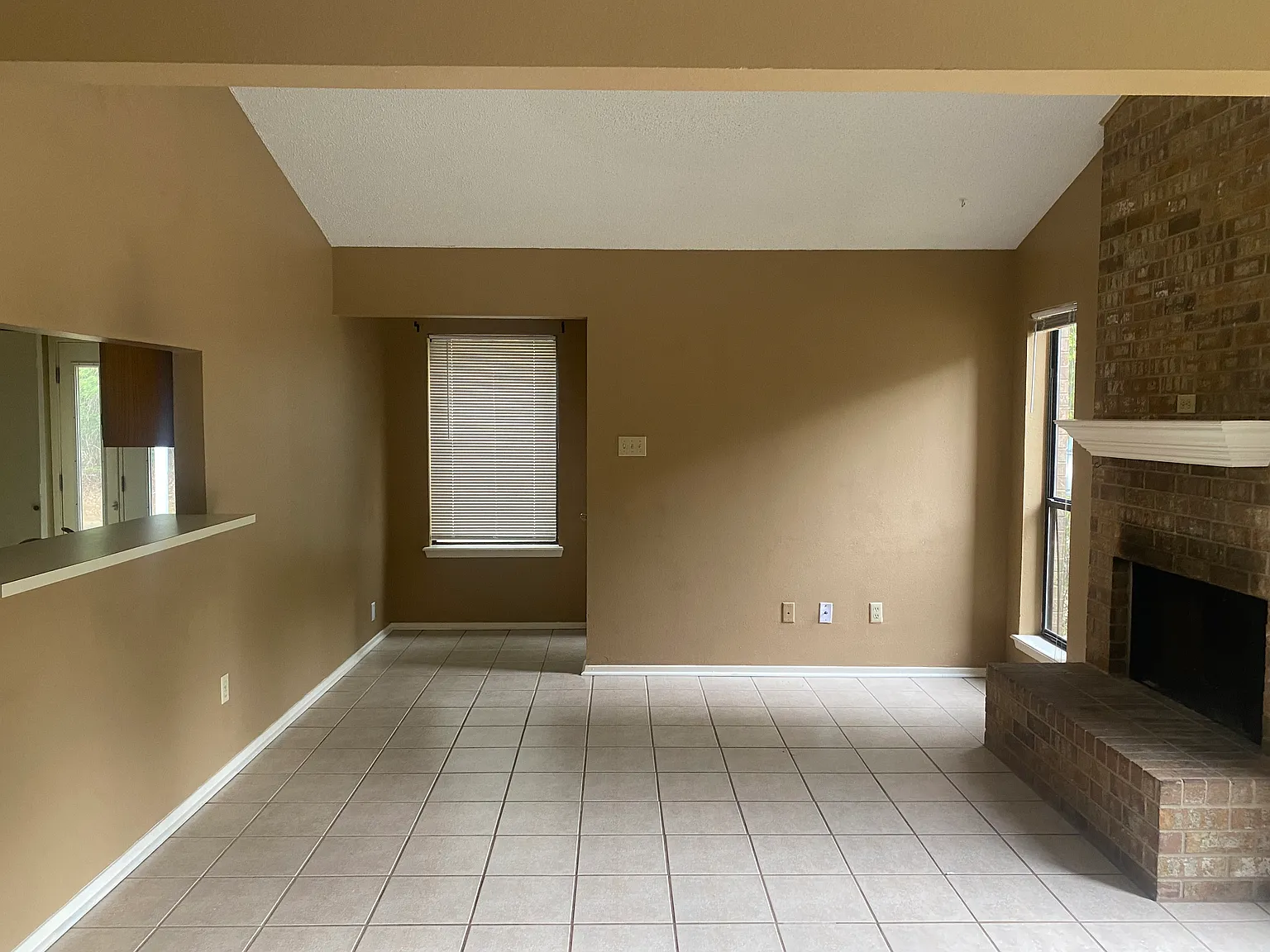 2 bed, 1100 sqft, $1,100 — Photo 3