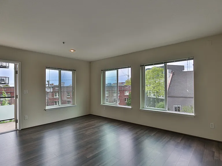 Charbonneau Apartments — Photo 39