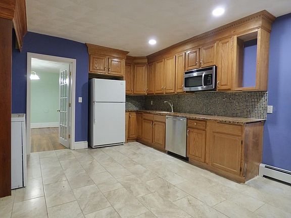 3rd image of 90 Pacific St #1