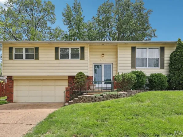 2704 Mountain Top Dr, Saint Louis, MO 63129