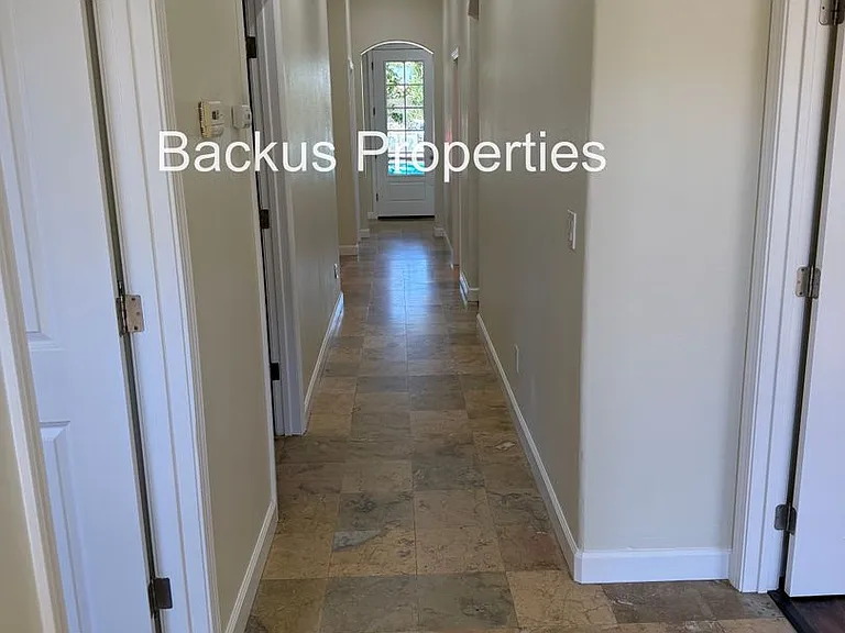 7 Moreno St — Photo 10