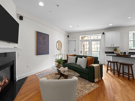 4th image of 381 W Broadway #4