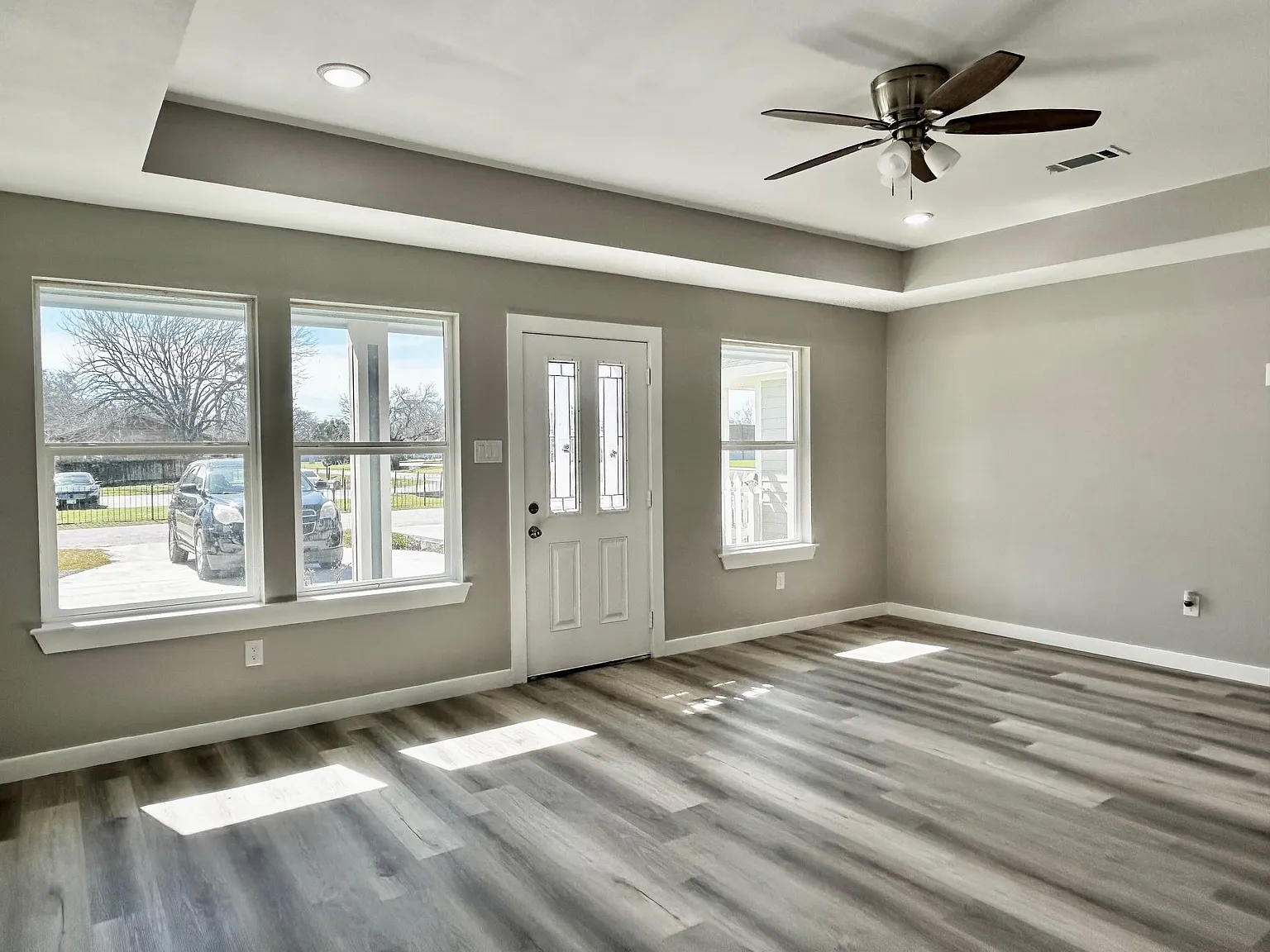 3 bed, 2.0 bath, 1120 sqft, $1,600 — Photo 3