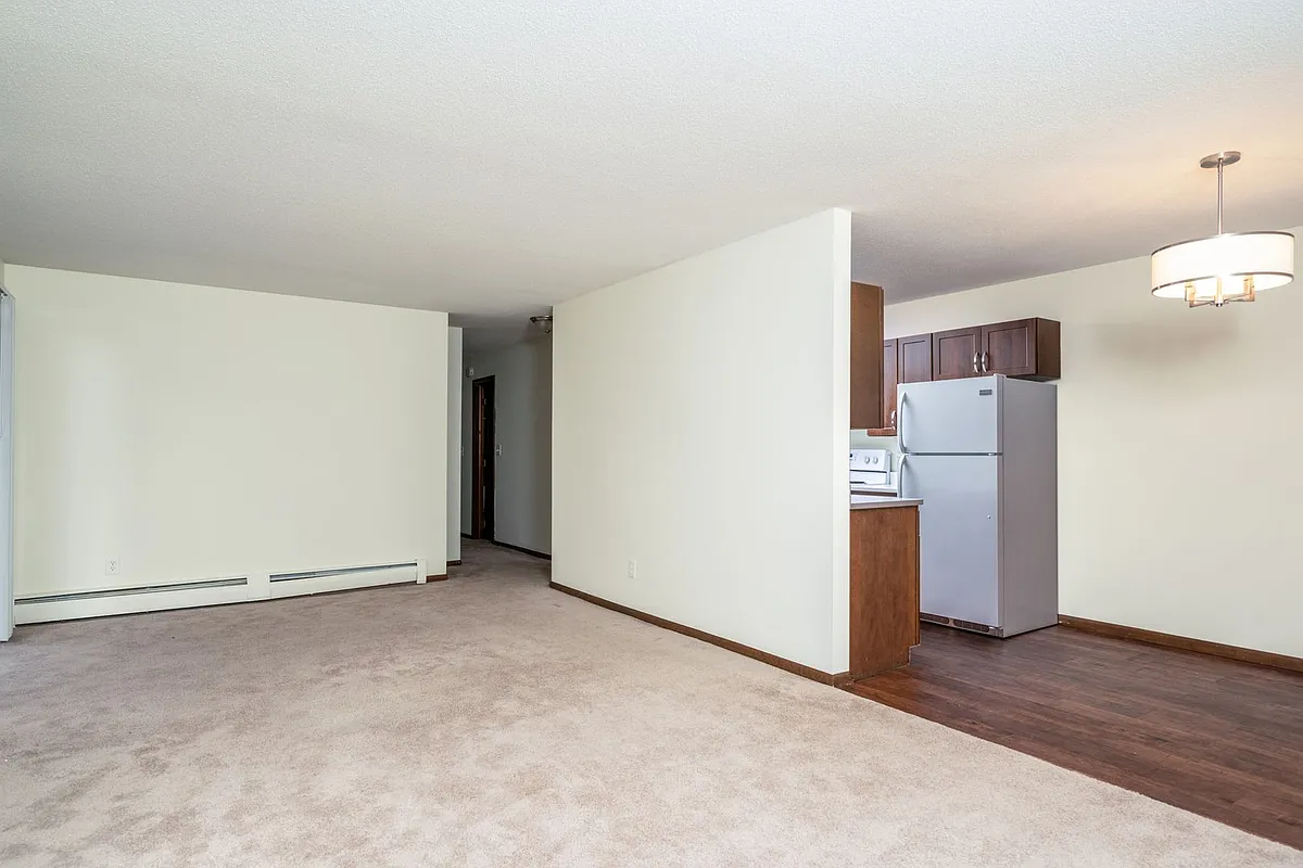 Building Photo - 5220 Interlachen Blvd