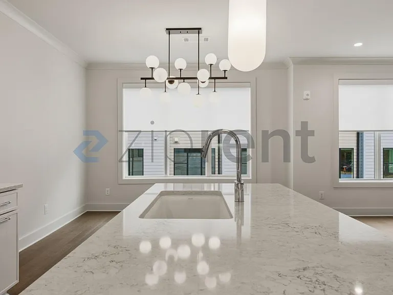 425 S Walker St — Photo 14