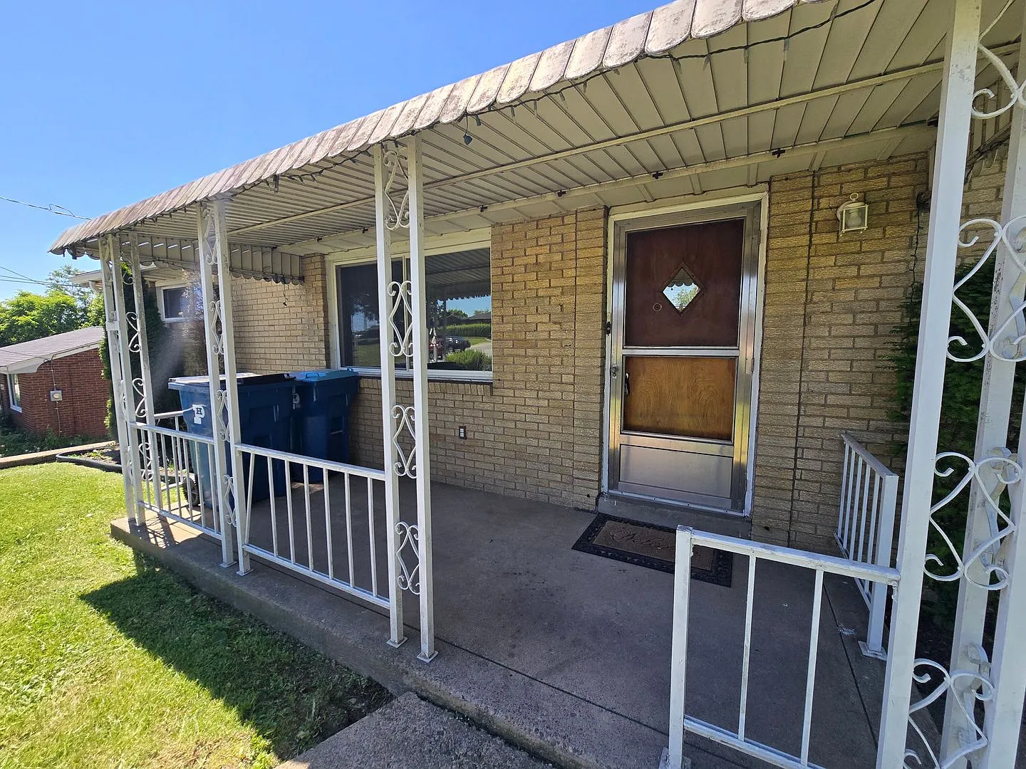 2 Bedroom Brick Ranch Home - Available NOW! — Photo 1