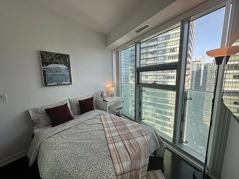 14 York St #3003A — Photo 2