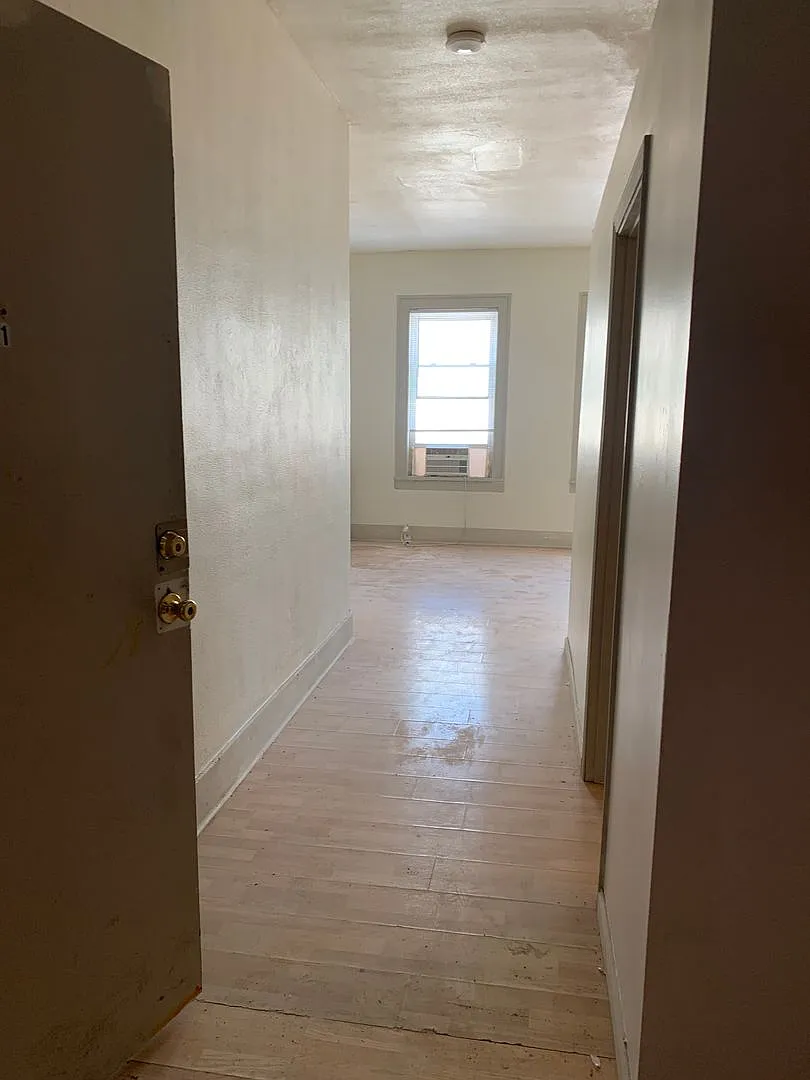 903 Main Street — Photo 3