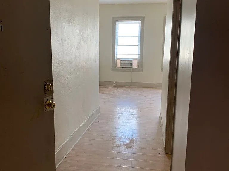 903 Main St — Photo 8